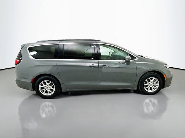 Used 2022 Chrysler Pacifica Touring-L image 8