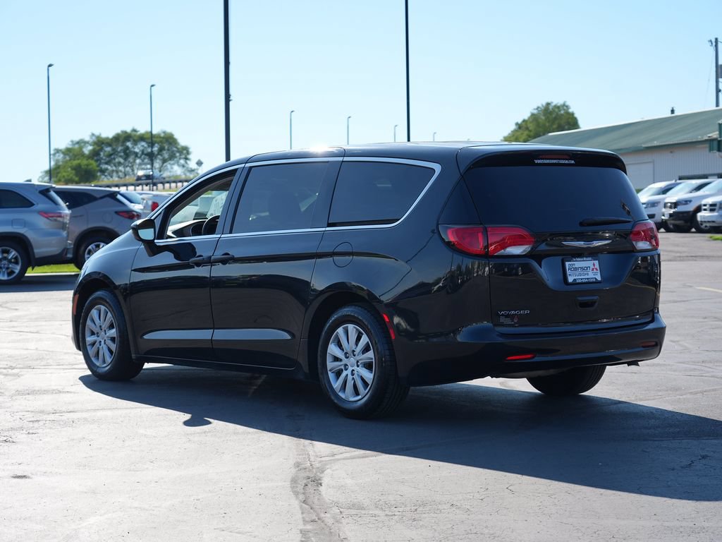 Used 2020 Chrysler Voyager L FWD image 5