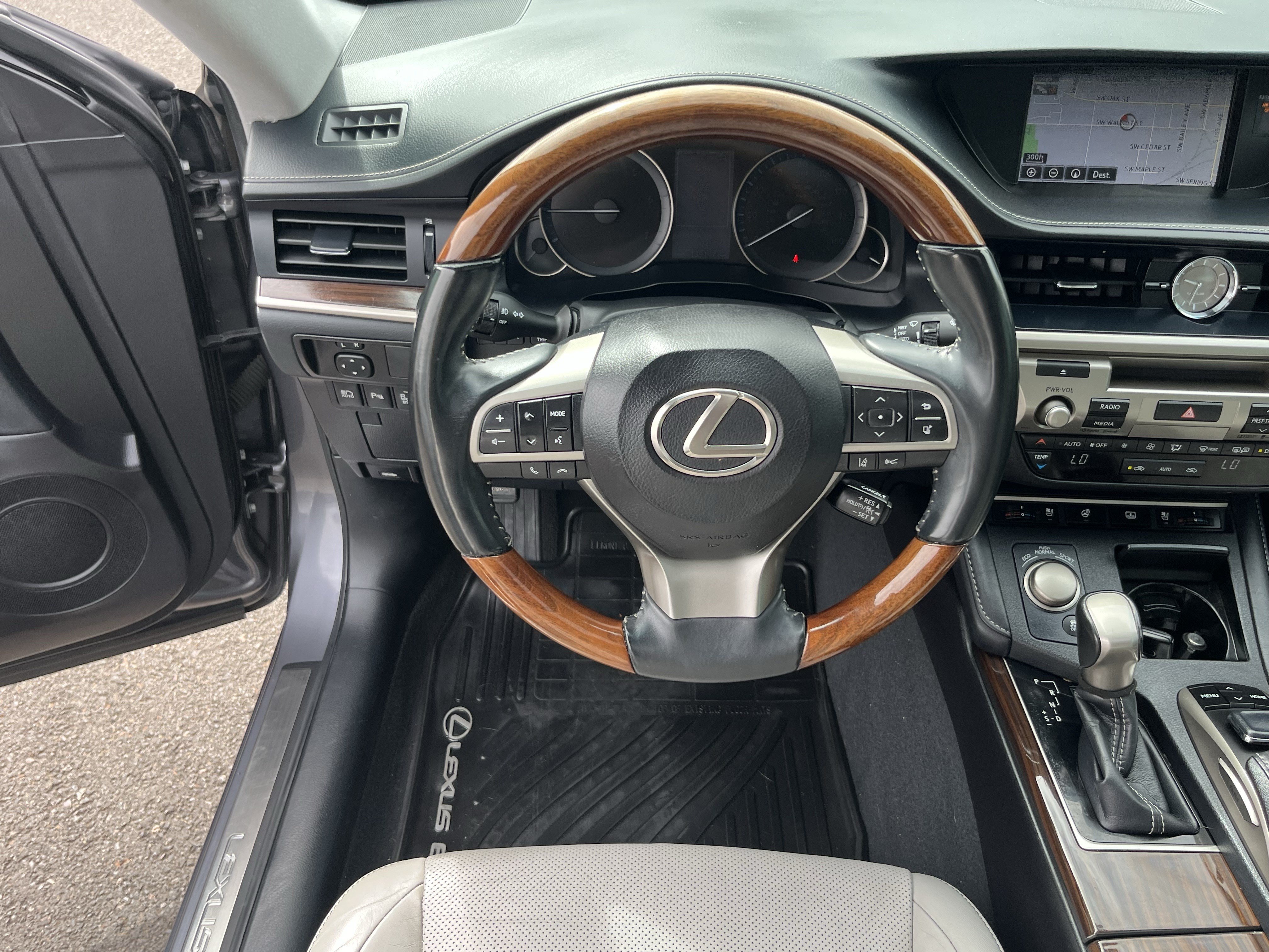 Used 2016 Lexus ES 350 w/ Luxury Package w/Wood Trim FWD image 12