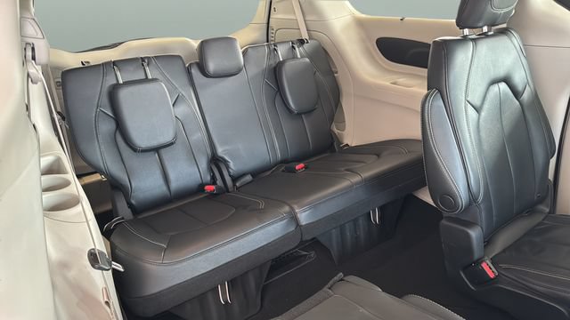 Used 2022 Chrysler Pacifica Touring-L FWD image 24