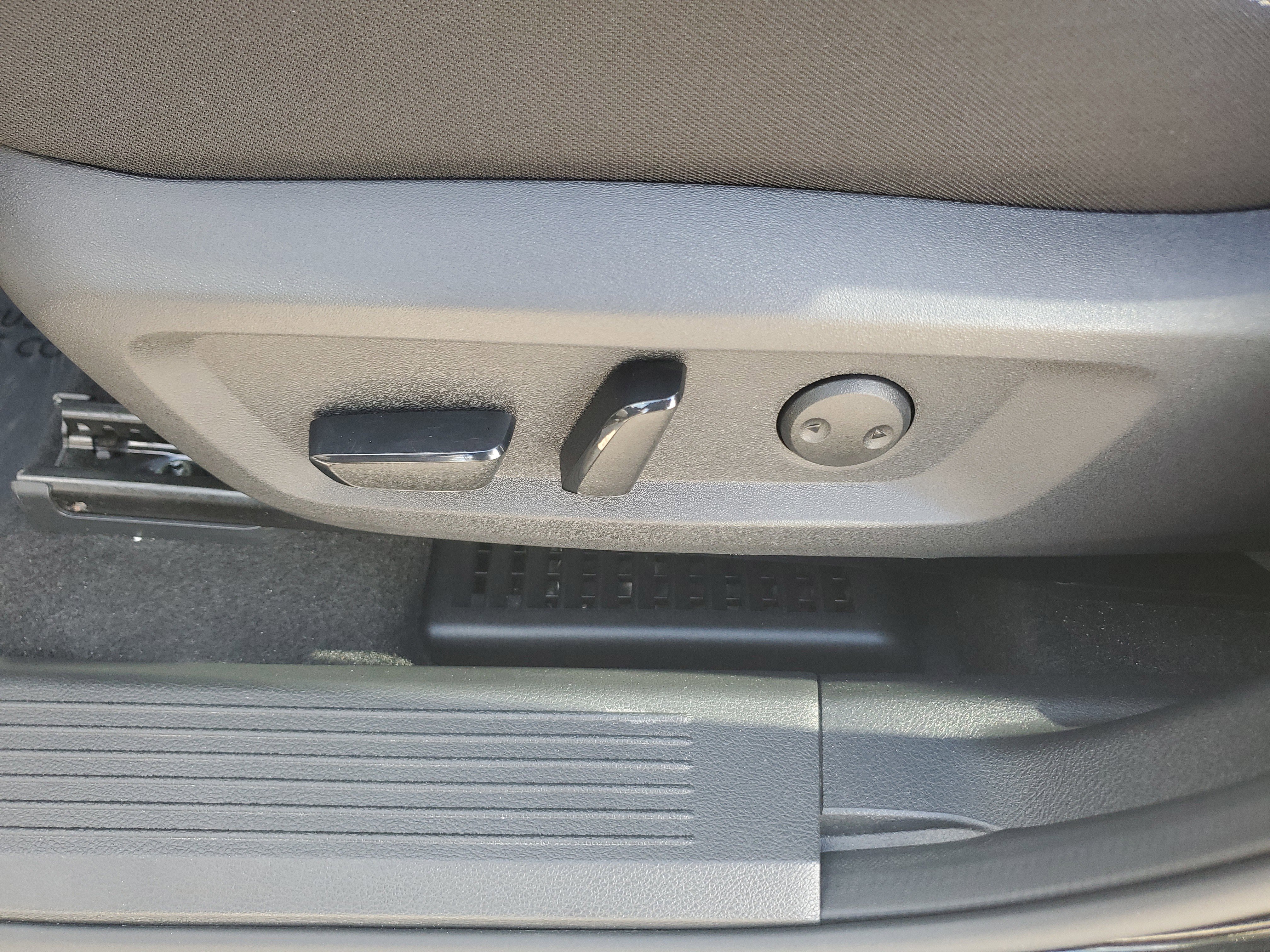 Used 2022 Nissan Rogue SV image 24