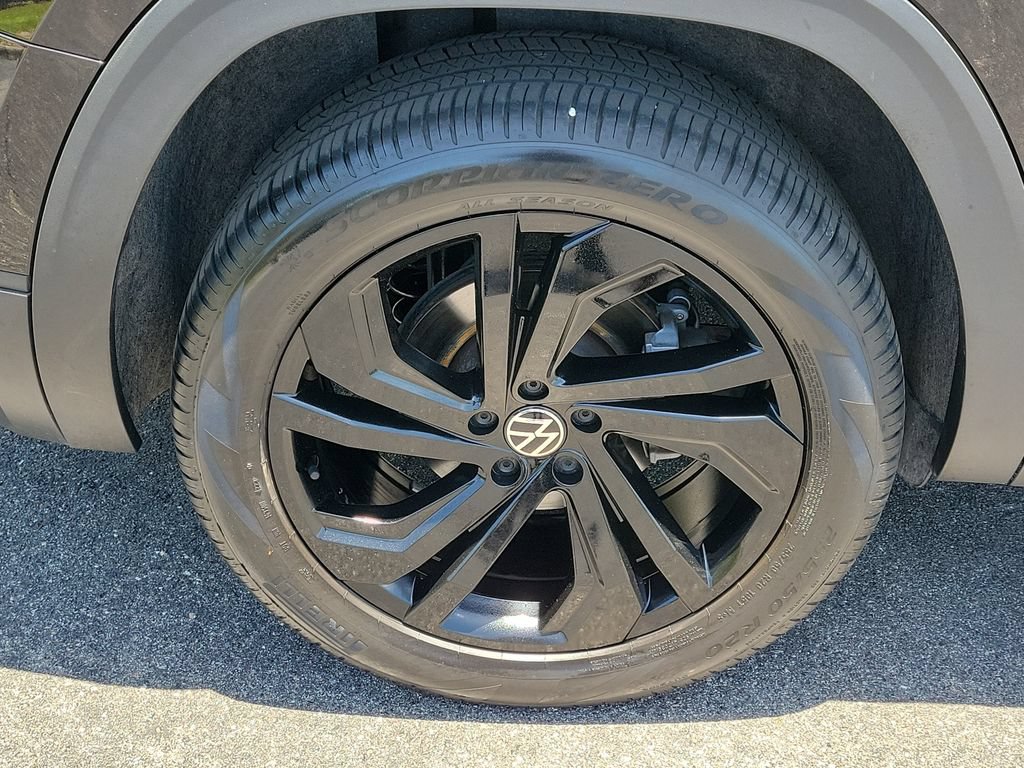 Used 2023 Volkswagen Atlas SE w/ Black Wheel Package FWD image 6
