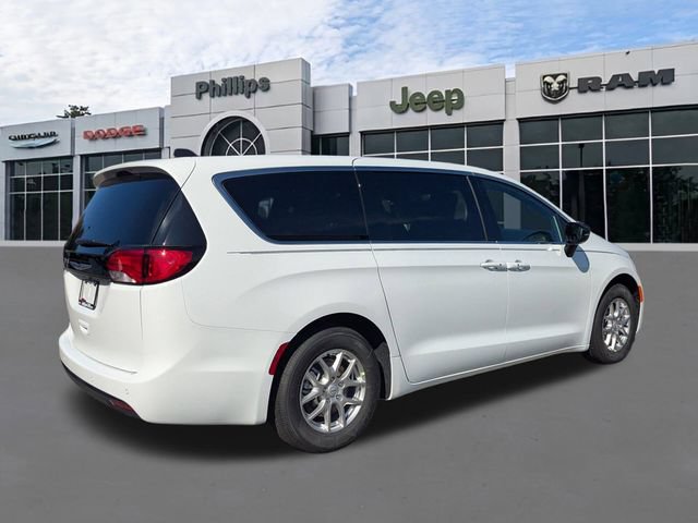 New 2026 Chrysler Voyager LX FWD image 4