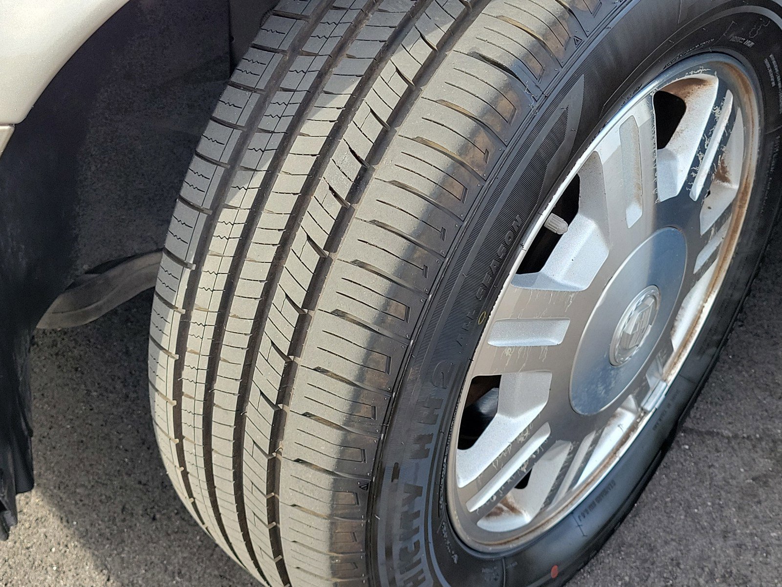 Used 2004 Cadillac De Ville w/ Equipment Group FWD image 11