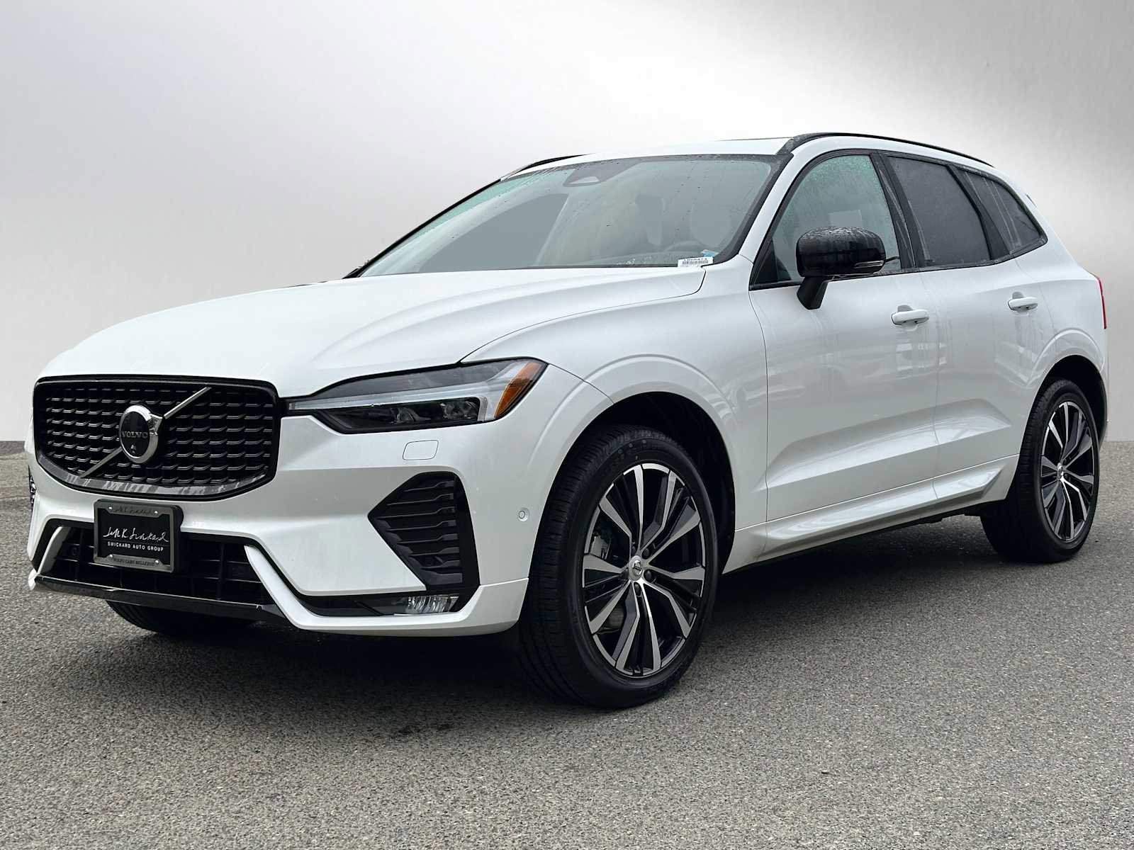 Used 2025 Volvo XC60 B5 Plus w/ Protection Package Premier image 7