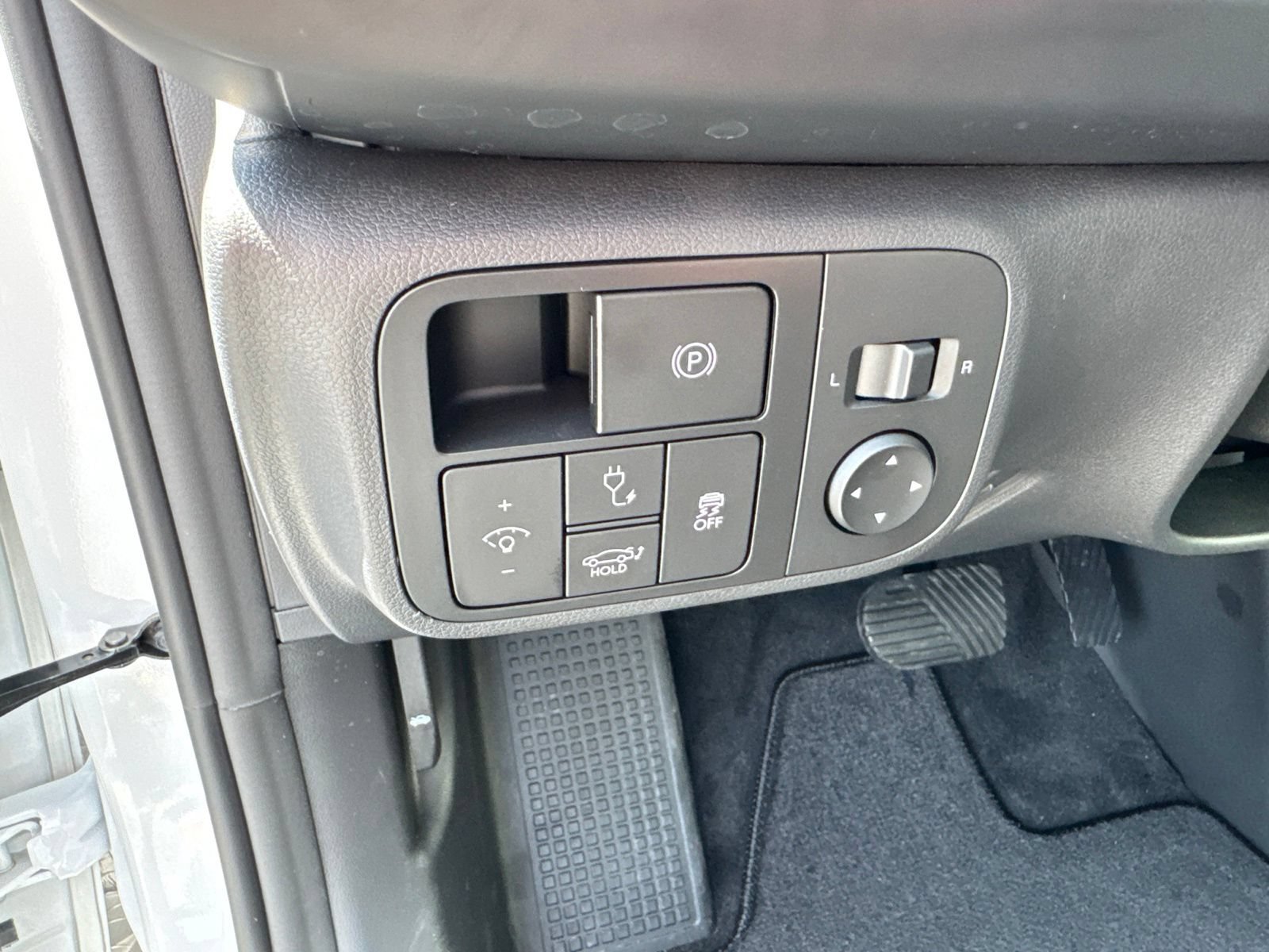 Used 2025 Hyundai Ioniq 6 SEL RWD image 19