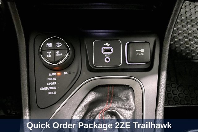 Used 2019 Jeep Cherokee Trailhawk w/ Comfort & Convenience Group AWD/4WD image 22