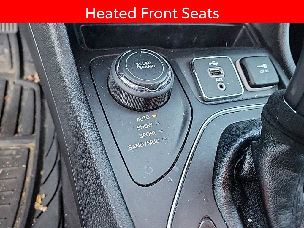 Used 2019 Jeep Cherokee Latitude Plus w/ Comfort/Convenience Group AWD/4WD image 9