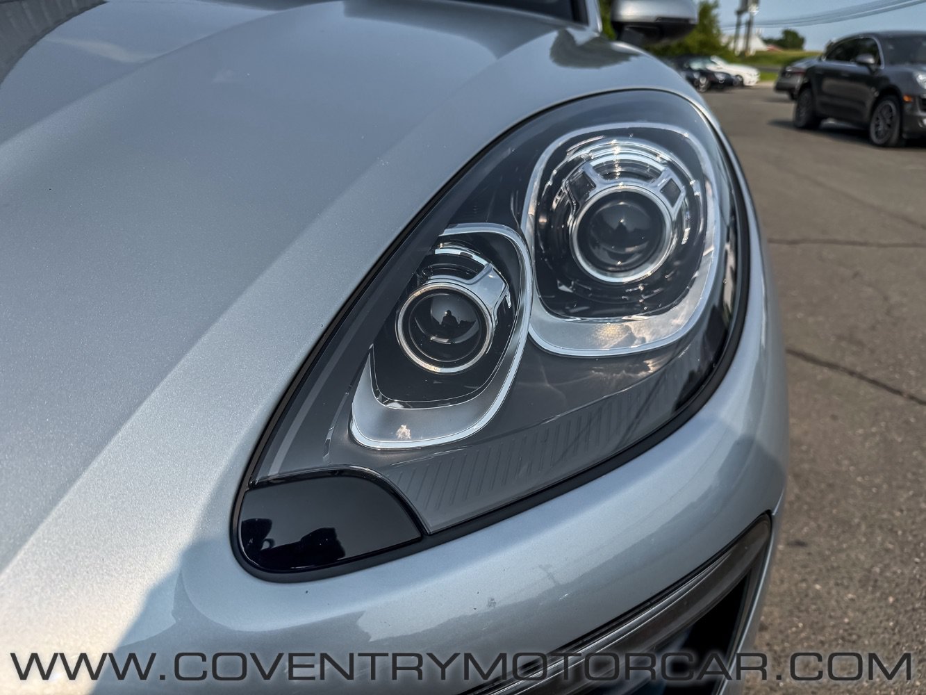 Used 2018 Porsche Macan Sport Edition AWD/4WD image 10