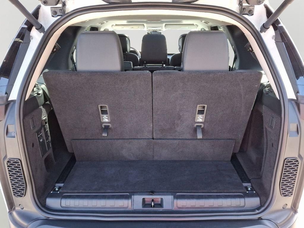 Used 2024 Land Rover Discovery S image 34