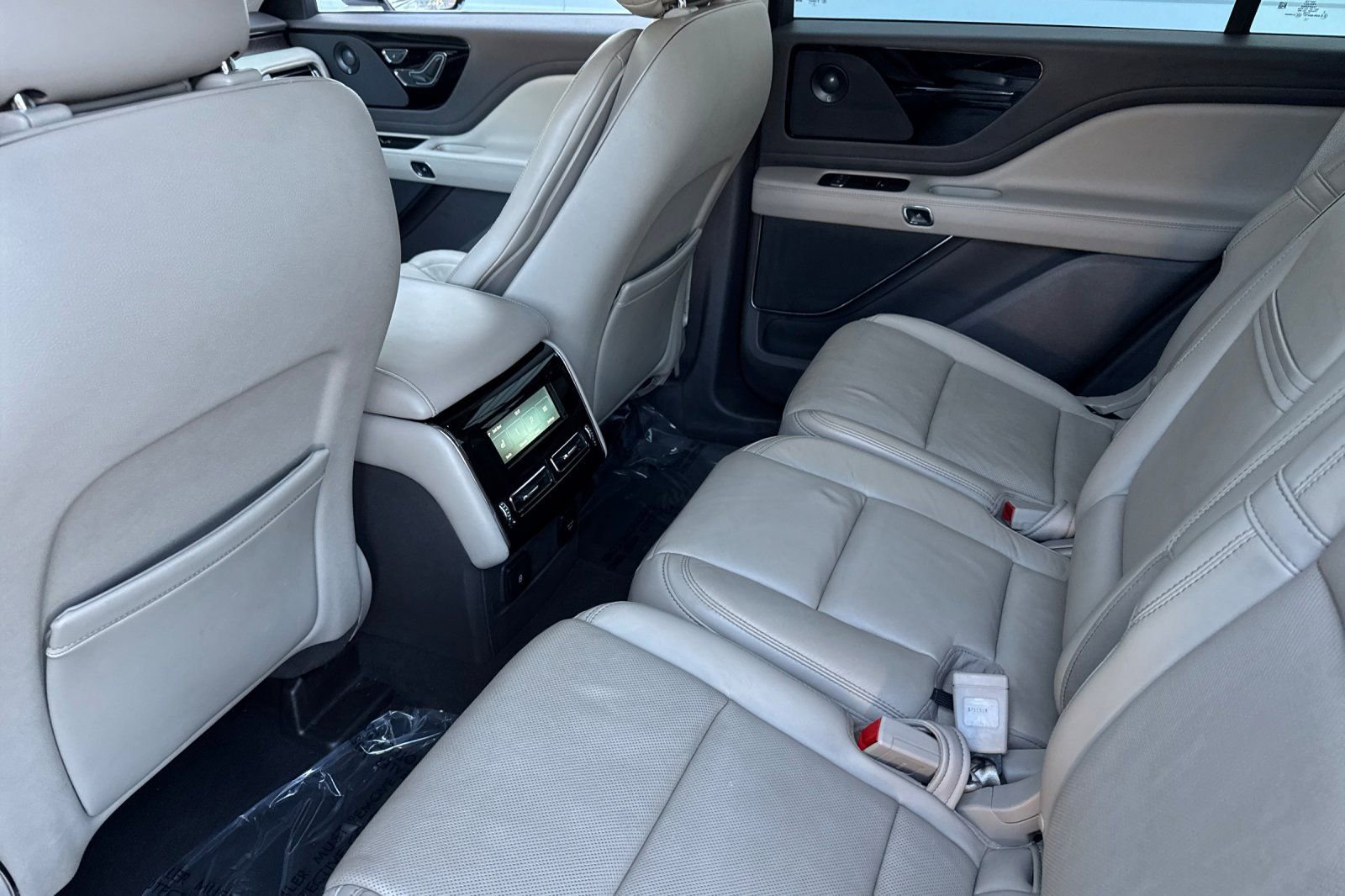 Certified 2020 Lincoln Aviator Reserve w/ Equipment Group 201A image 12