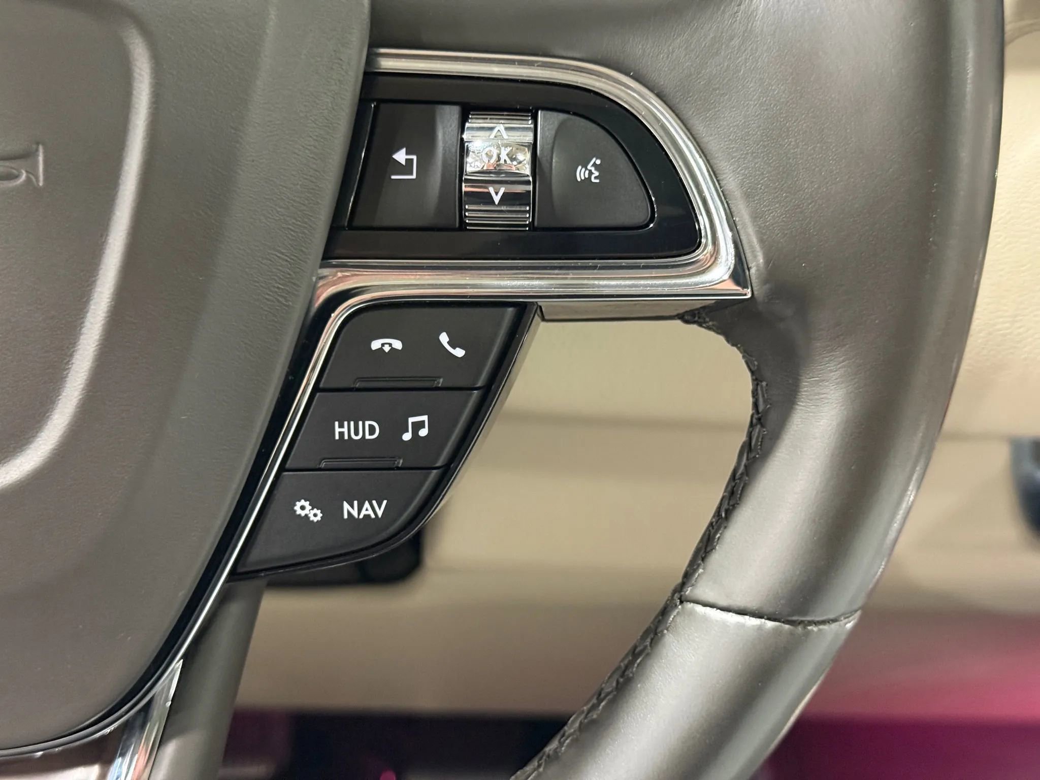 Used 2020 Lincoln Navigator Reserve w/ Luxury Package image 27