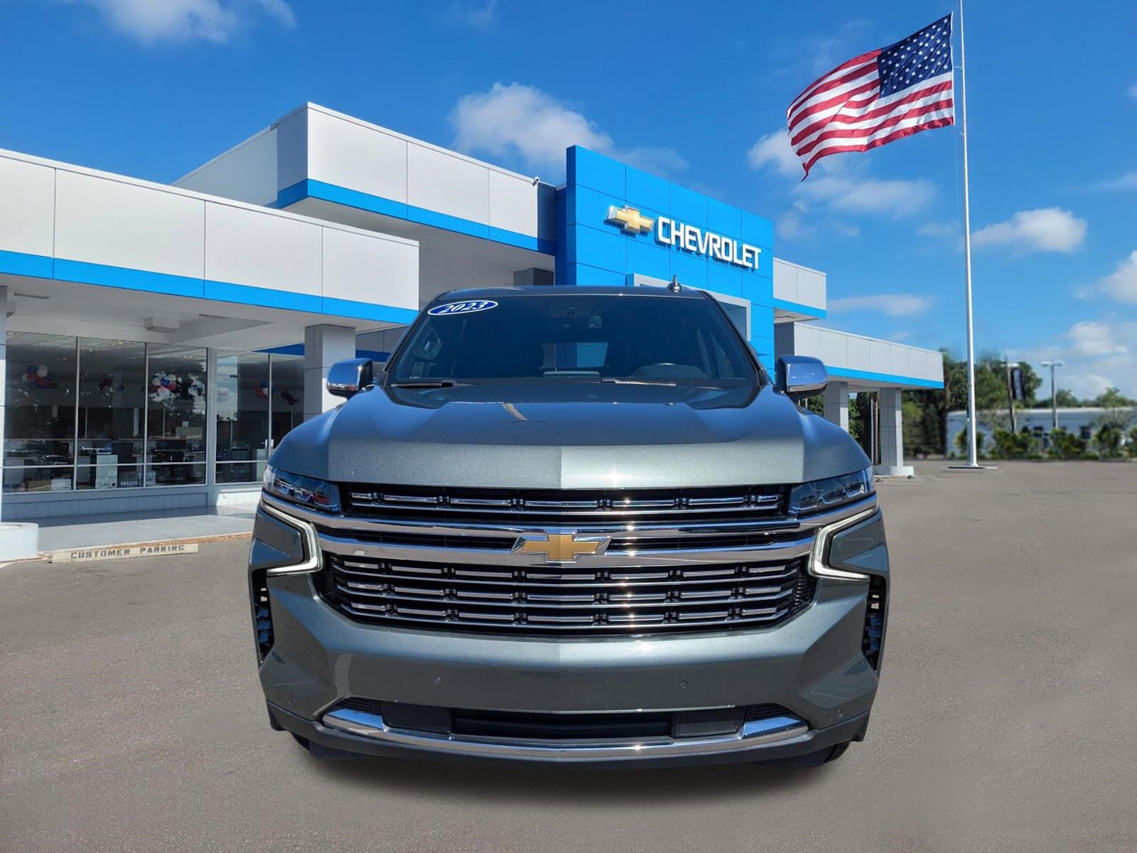 Used 2023 Chevrolet Suburban Premier image 2