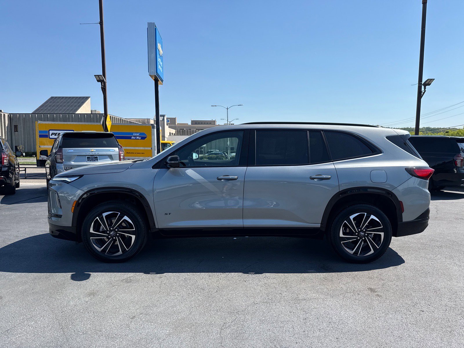 Used 2025 Buick Enclave Sport Touring image 6