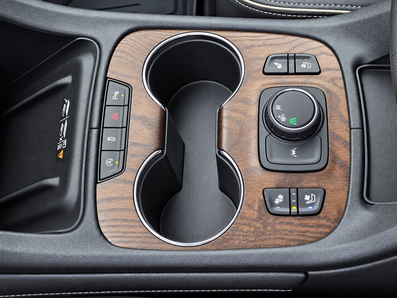 Used 2021 GMC Acadia Denali w/ Denali Technology Package FWD image 20