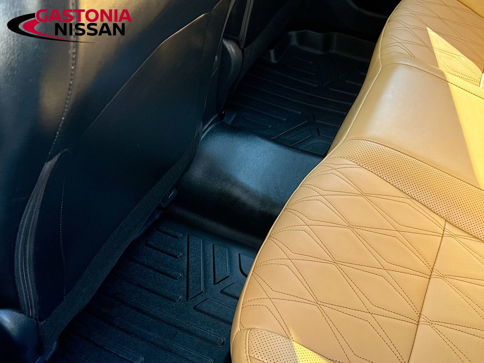 Used 2024 Nissan Sentra SV w/ SV Premium Package image 35