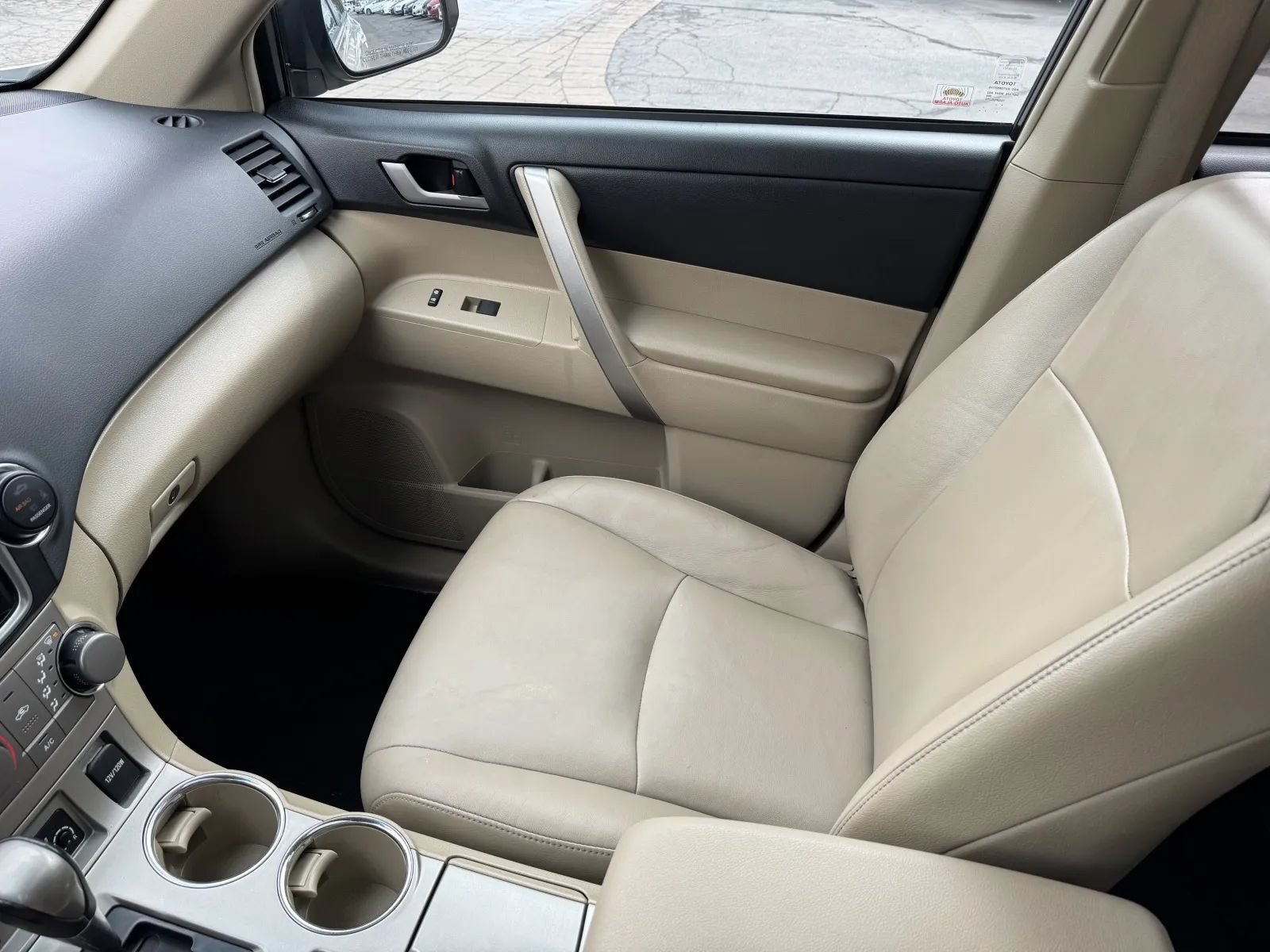 Used 2013 Toyota Highlander SE AWD/4WD image 24