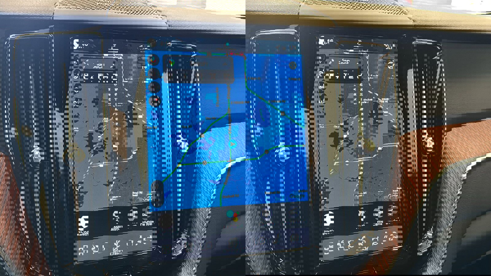 Used 2024 Volvo XC60 T8 Plus w/ Climate Package AWD/4WD image 16