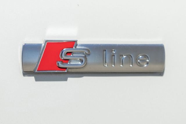 Used 2017 Audi A4 2.0T Prestige w/ Prestige Package FWD image 6
