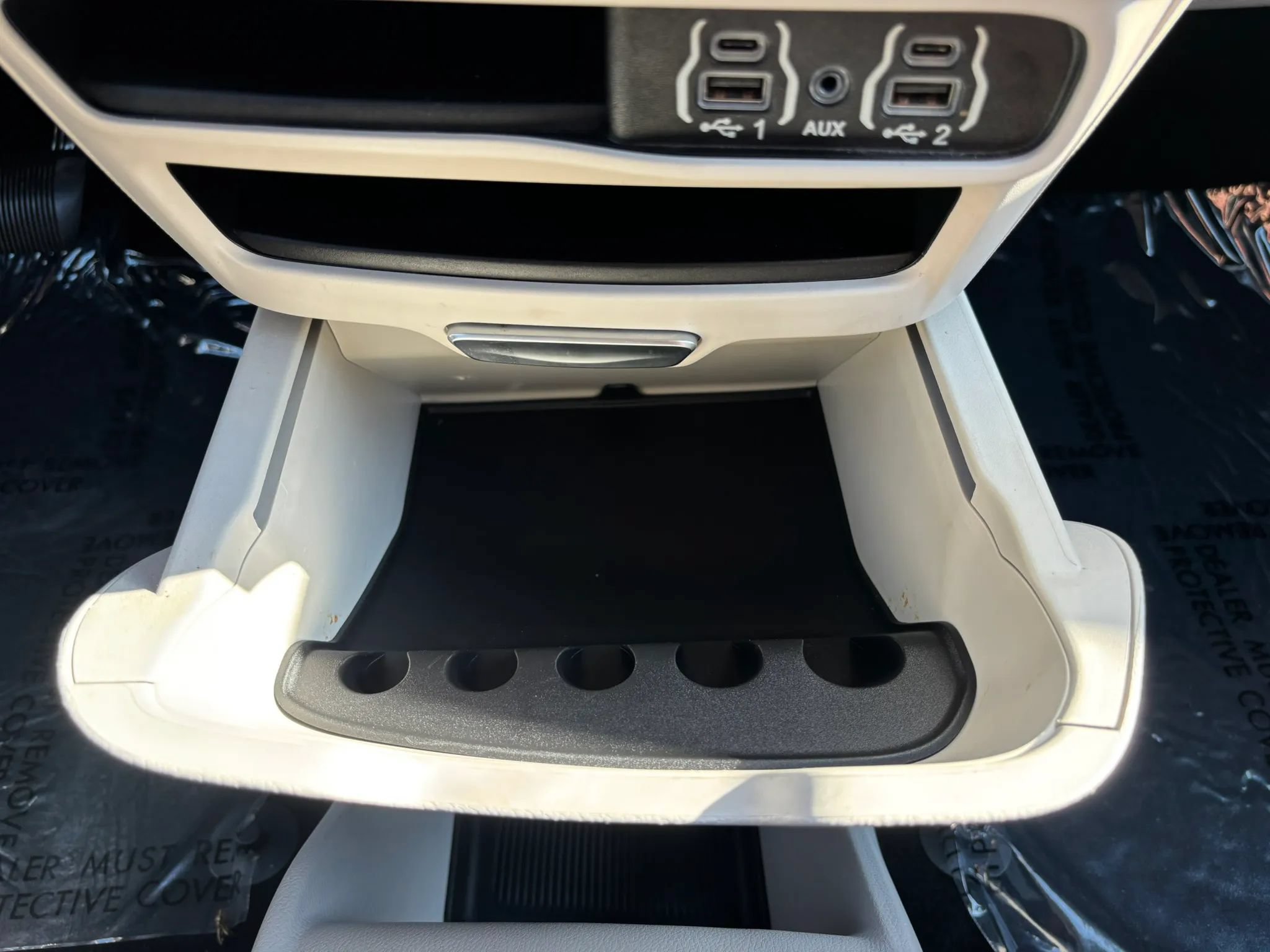 Used 2021 Chrysler Voyager L FWD image 35