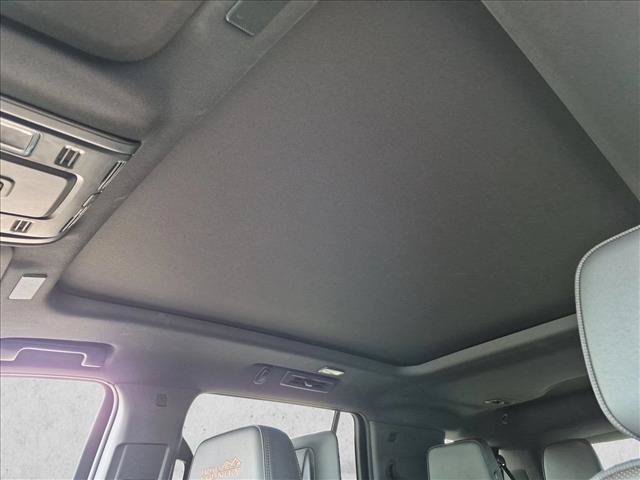 Used 2025 Chevrolet Tahoe High Country AWD/4WD image 23