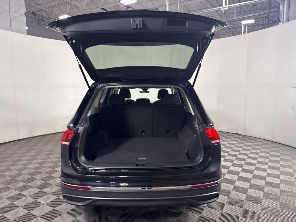 Used 2023 Volkswagen Tiguan SE AWD/4WD image 9