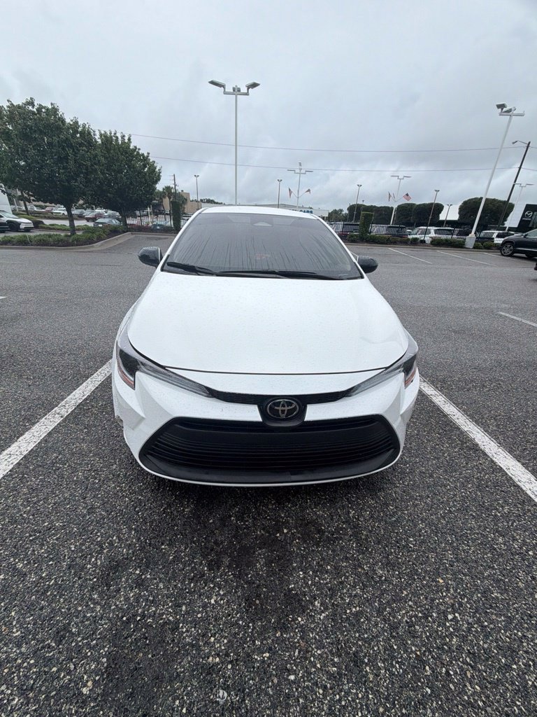 Used 2025 Toyota Corolla LE FWD image 2