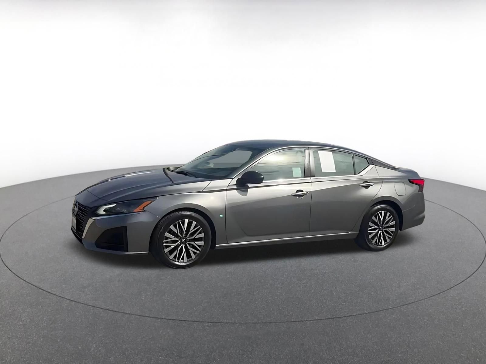 Used 2024 Nissan Altima 2.5 SV image 7