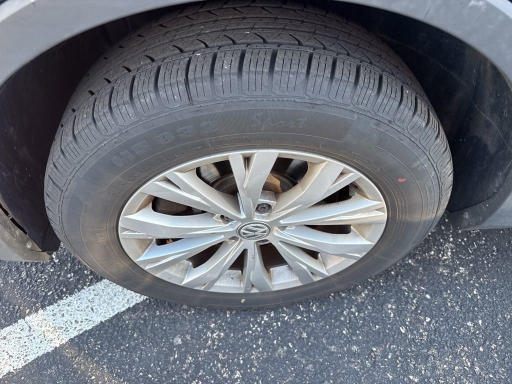 Used 2019 Volkswagen Tiguan S image 12
