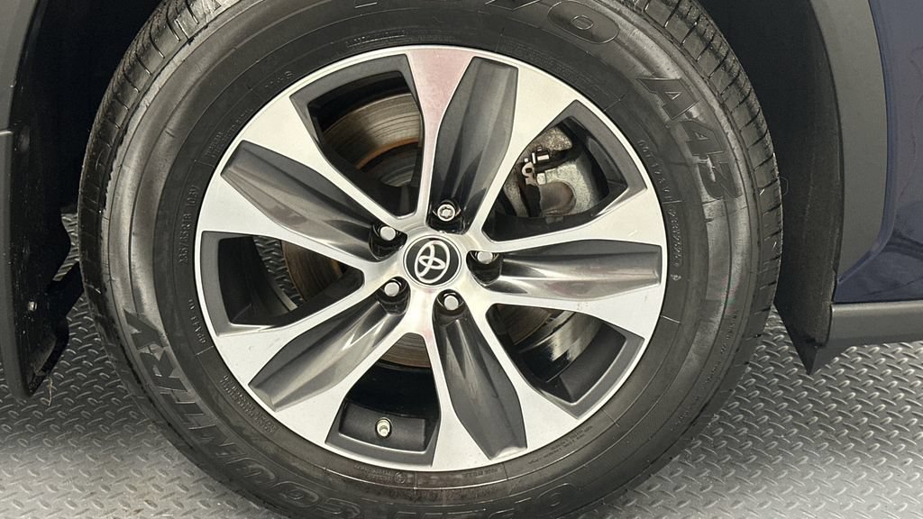 Used 2022 Toyota Highlander XLE AWD/4WD image 21