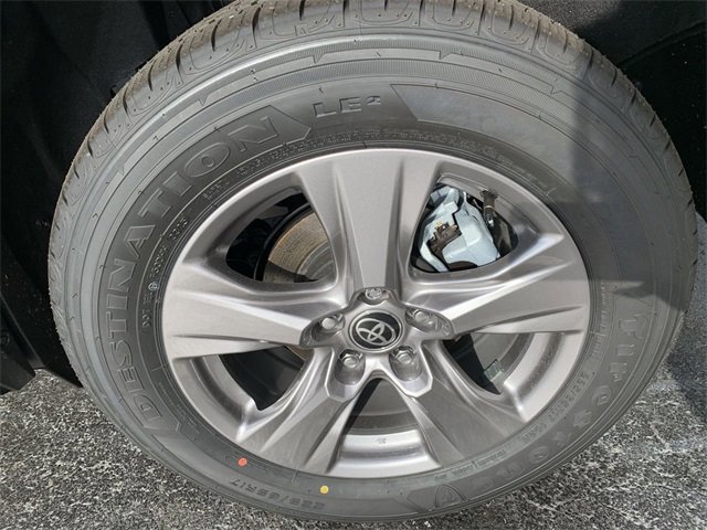 New 2025 Toyota RAV4 XLE image 33