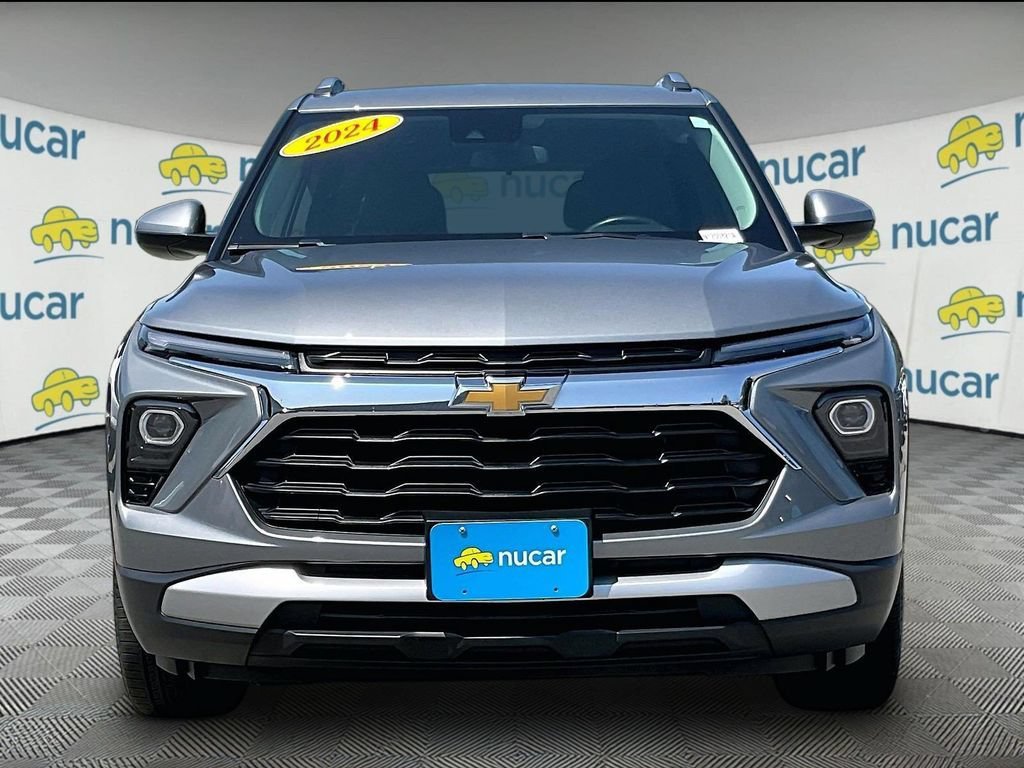 Used 2024 Chevrolet TrailBlazer LT w/ LT Cold Weather Package AWD/4WD image 2