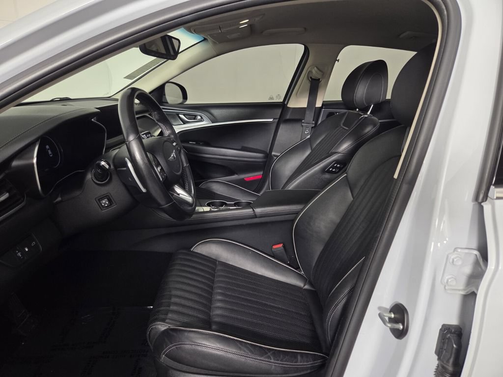 Used 2022 Genesis G70 3.3T RWD image 9
