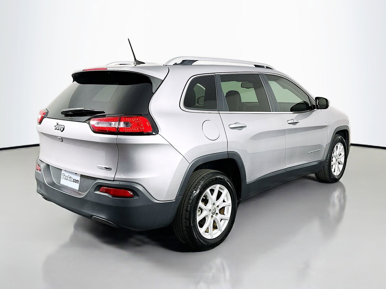 Used 2018 Jeep Cherokee Latitude Plus w/ Comfort/Convenience Group image 8