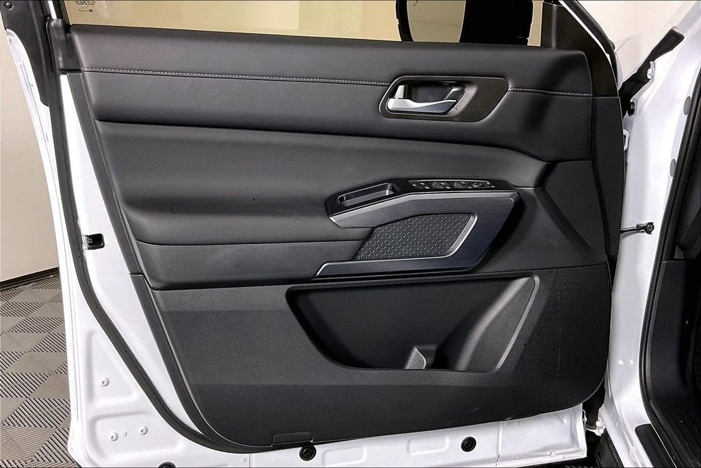 New 2026 Nissan Pathfinder SL image 14