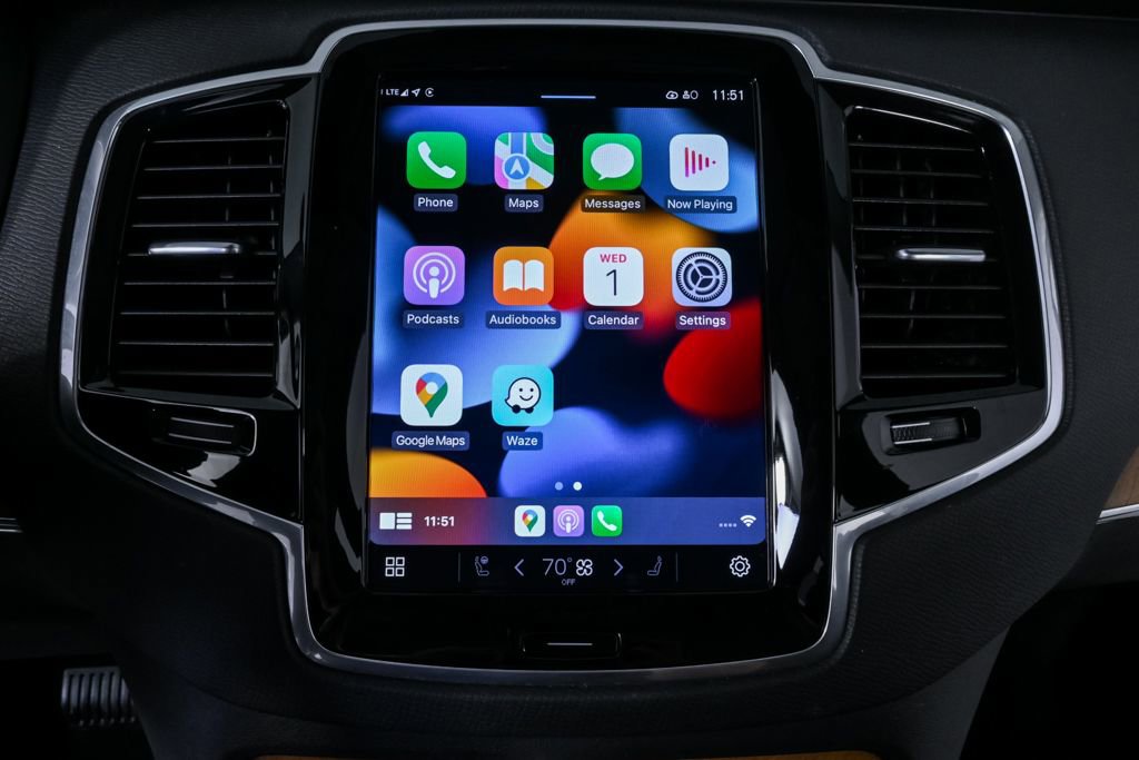 Certified 2023 Volvo XC90 B6 Plus w/ Protection Package AWD/4WD image 17