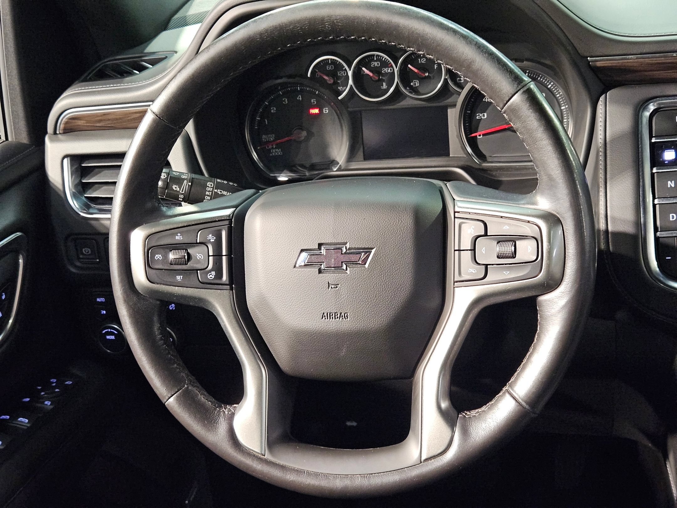 Used 2021 Chevrolet Tahoe Z71 w/ Luxury Package AWD/4WD image 28