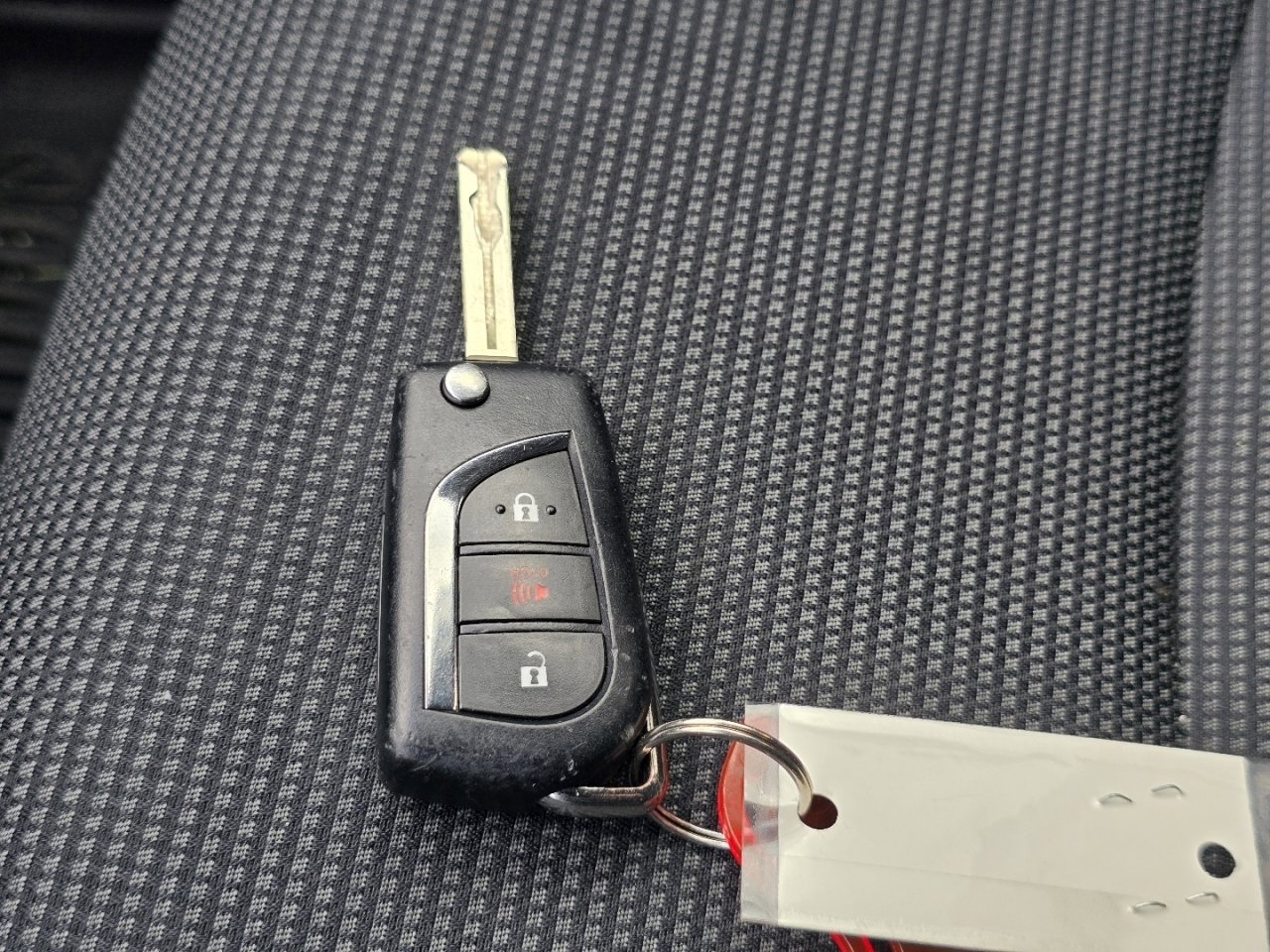 Used 2023 Toyota RAV4 LE FWD image 31