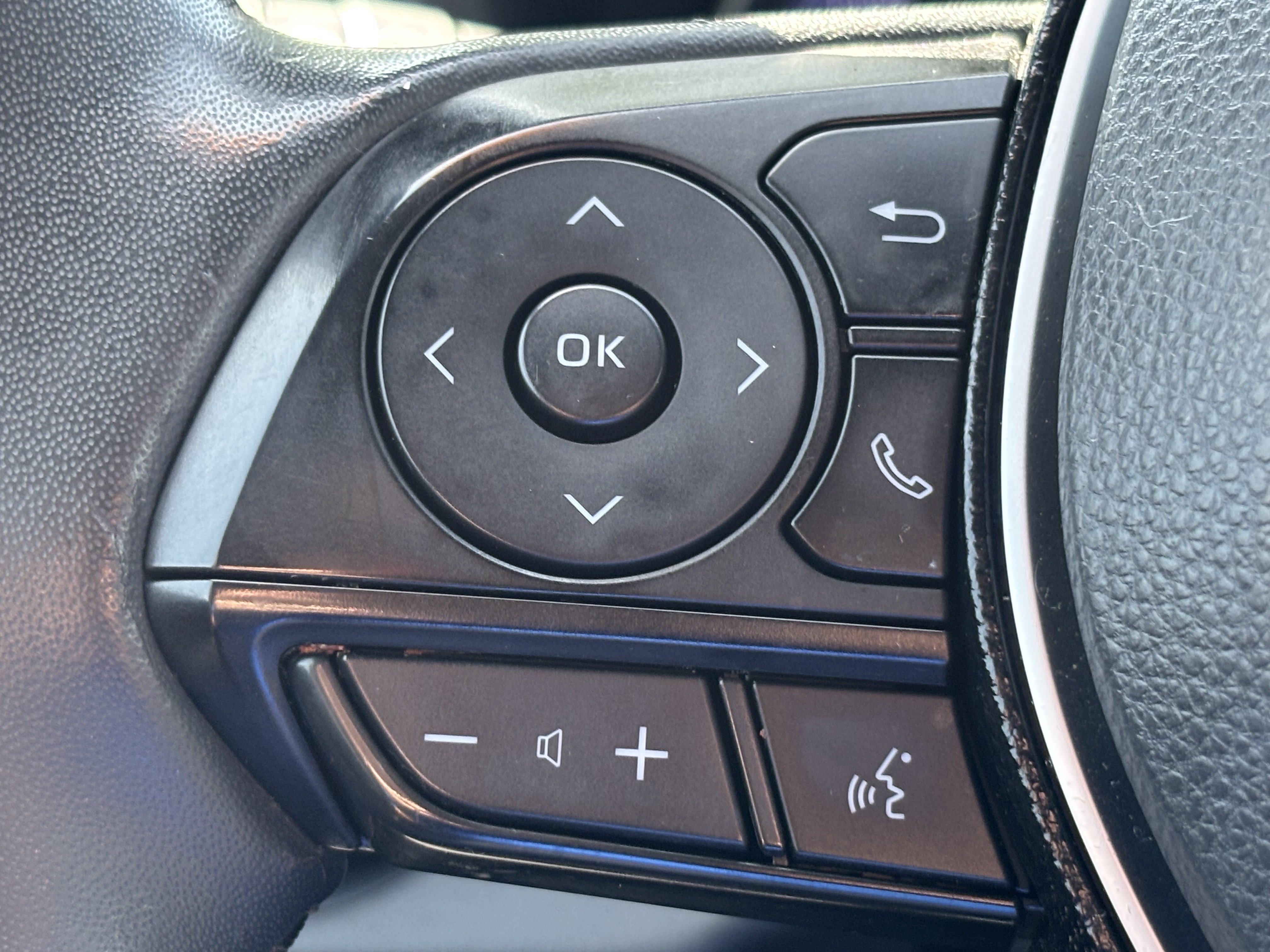 Used 2020 Toyota RAV4 XSE AWD/4WD image 19
