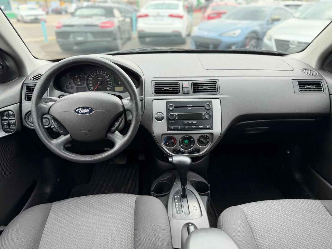 Used 2006 Ford Focus ZX5 Hatchback FWD image 14