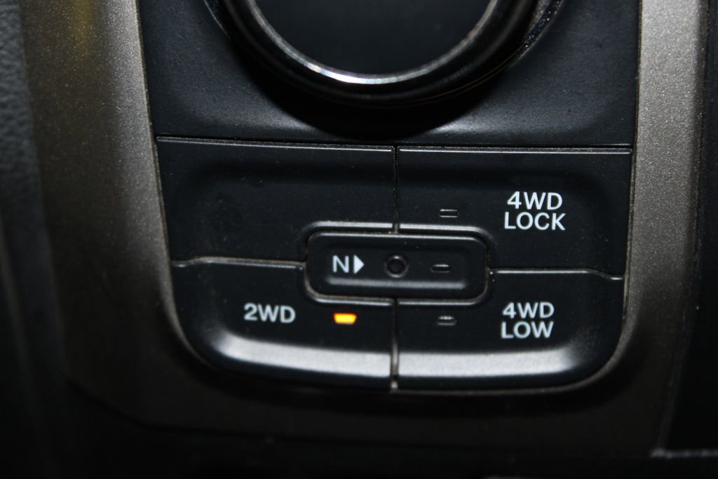 Used 2017 RAM 1500 Classic SLT AWD/4WD image 31