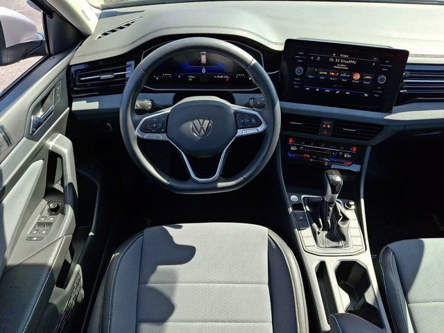 Certified 2025 Volkswagen Jetta SE FWD image 14