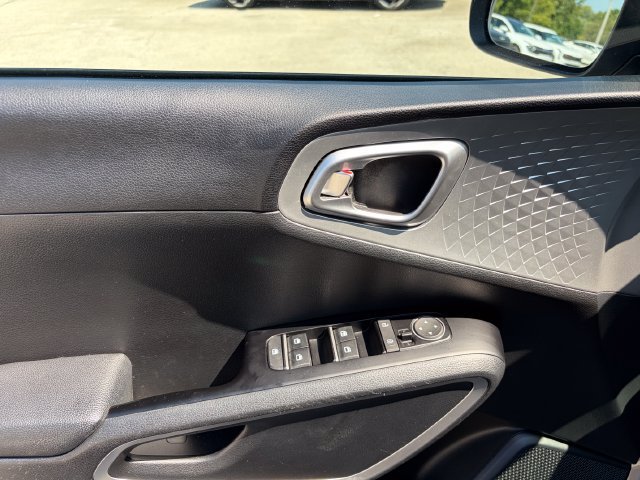 Certified 2023 Kia Soul LX w/ LX Technology Package FWD image 18