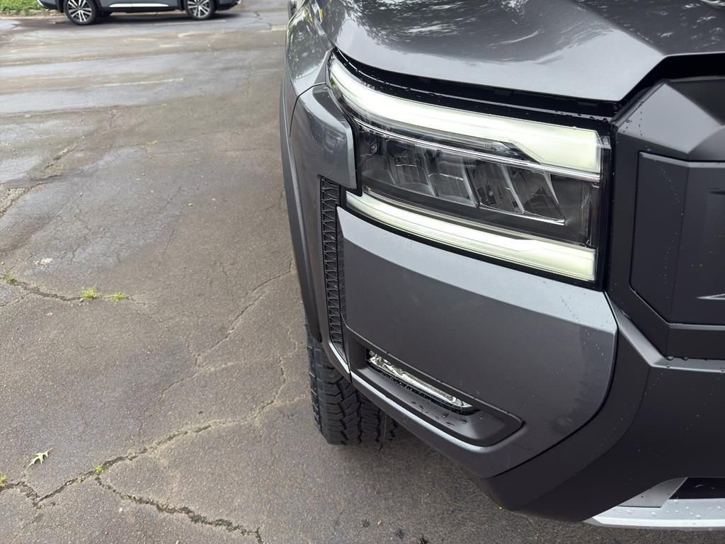 New 2025 Nissan Frontier PRO-4X w/ Interior Protection Package image 10