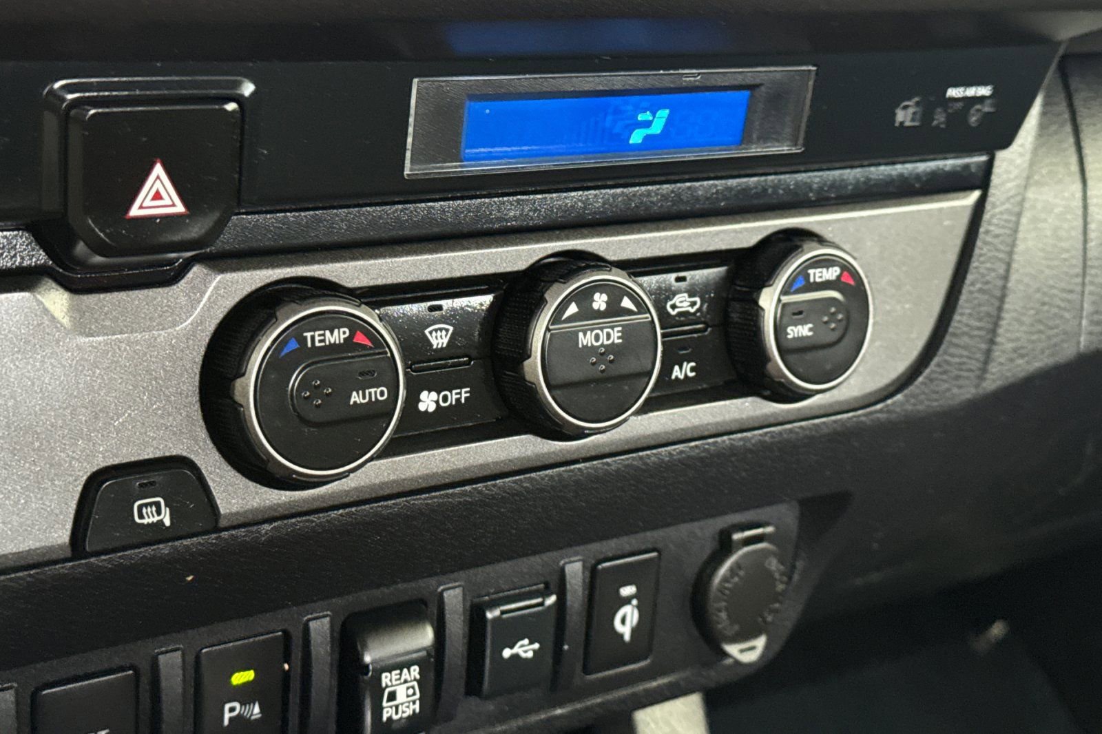 Used 2021 Toyota Tacoma TRD Sport w/ Technology Package image 20