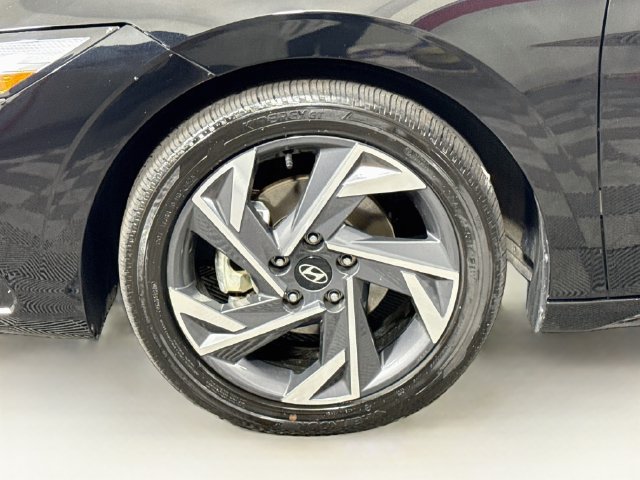 Certified 2025 Hyundai Elantra Limited FWD image 33