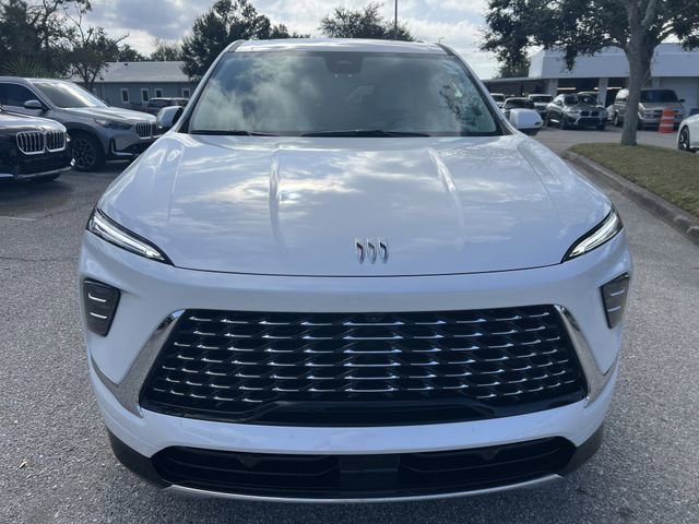 Used 2025 Buick Enclave Avenir image 2