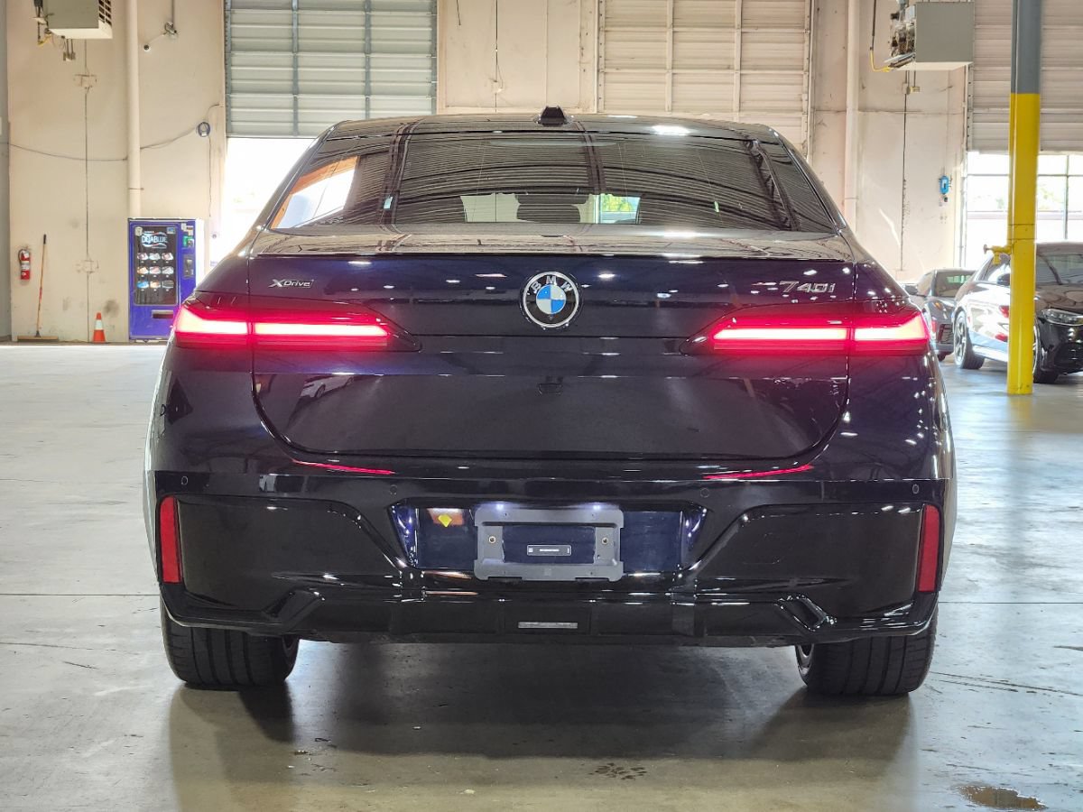 Used 2024 BMW 740i xDrive w/ Executive Package AWD/4WD image 10