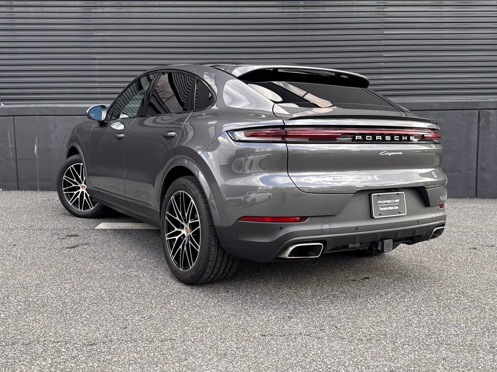 Used 2025 Porsche Cayenne Coupe image 3