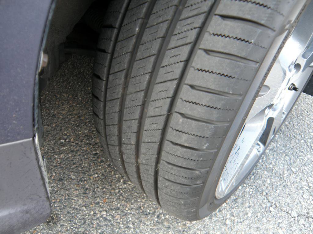 Used 2009 Pontiac Vibe GT image 2